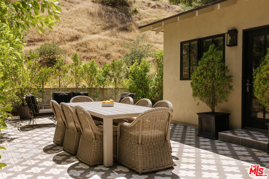 Al fresco dining patio, 16822 Escalon Dr